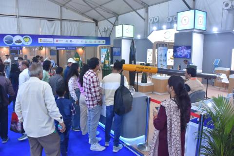आईआईटीएफ 2025 के छठे दिन, आगंतुकों ने भारत की स्वदेशी रक्षा प्रौद्योगिकियों के साथ निकटता से जुड़ते हुए बड़े उत्साह के साथ डीडीपी पवेलियन का अन्वेषण किया। लड़ाकू विमान प्रणालियों, ड्रोन और मिसाइलों से लेकर रडार समाधान और युद्धपोत मॉडल तक। जनता ने देश के आगे बढ़ते आत्मनिर्भर रक्षा पारिस्थितिकी तंत्र के लिए गहरी जिज्ञासा और प्रशंसा दिखाई।